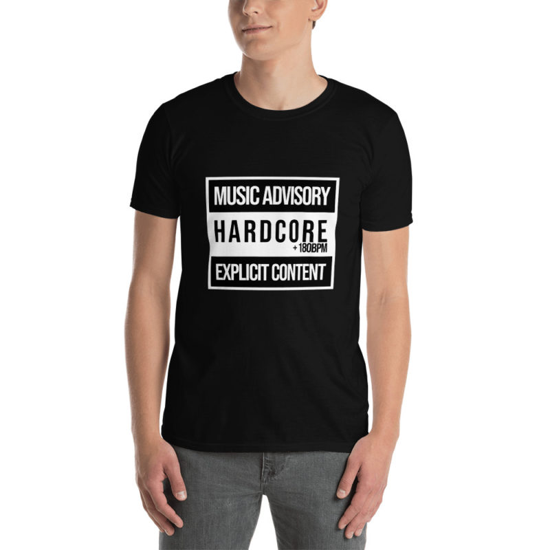 Camiseta Music Advisory Hardcore ver como queda en modelo de chico parte frontal